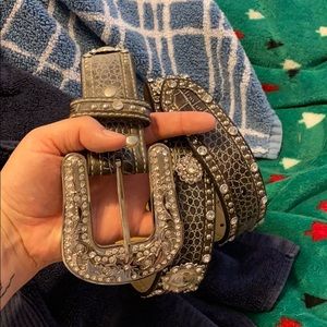 Women’s leather belt